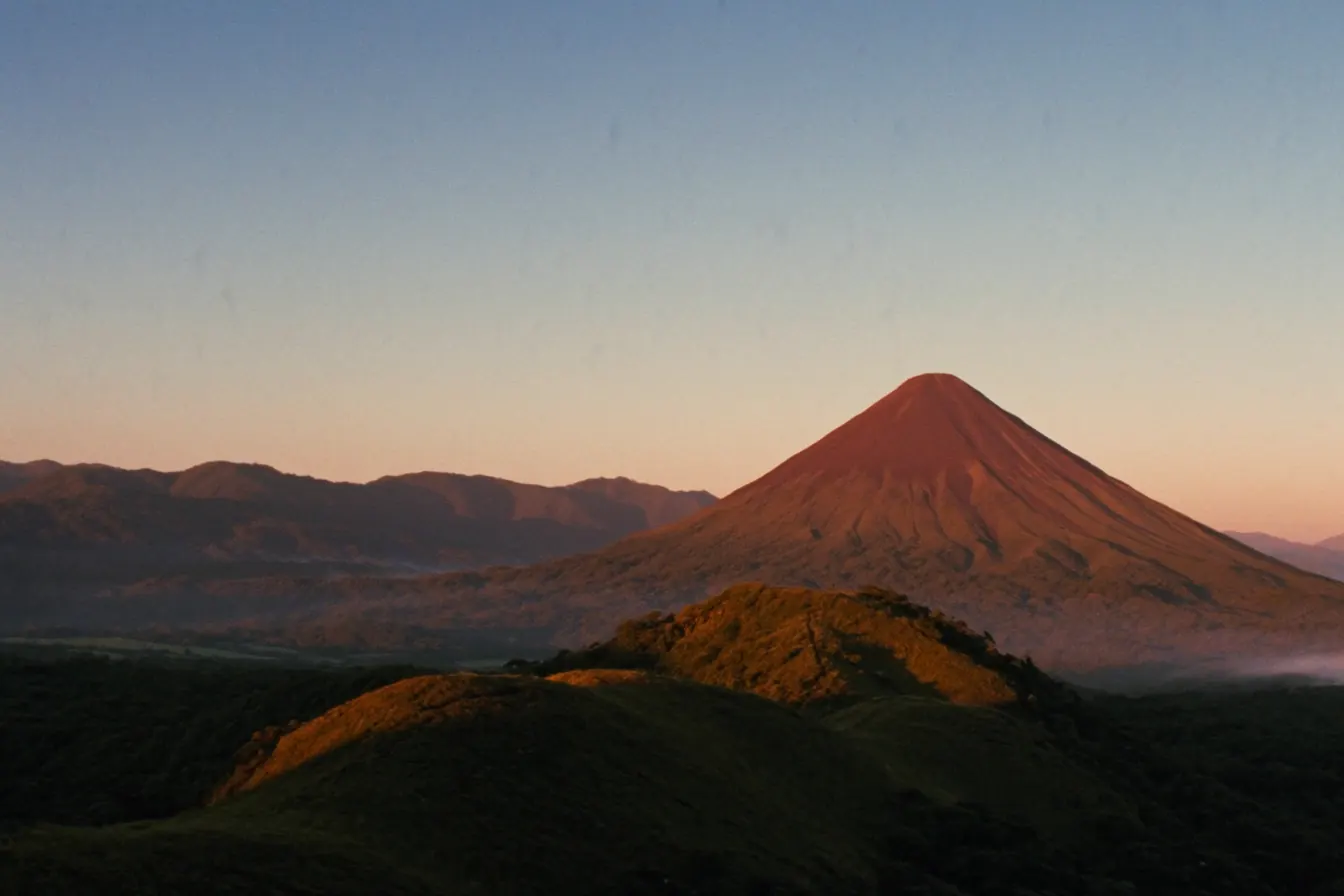 Volcán de Izalco al atardecer